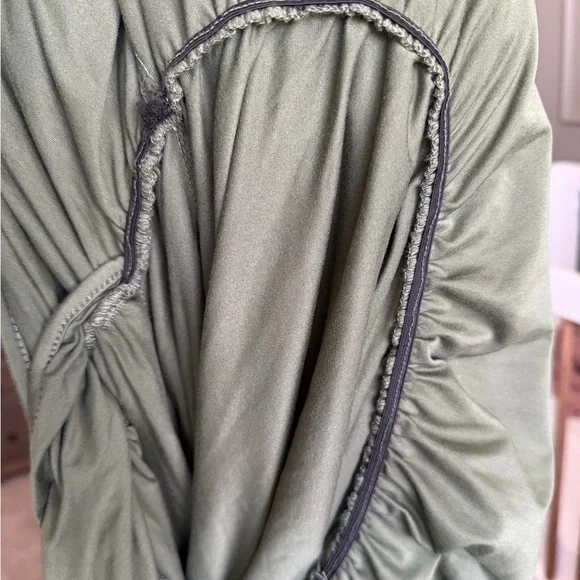 NEVER WORN Ekouaer Olive Green Maternity Nursing/Labor and Delivery Gown - Picture 6 of 8